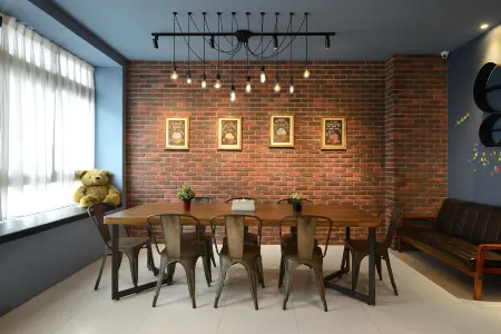 Húdiéjié qīnzǐ Отели в г. Илань