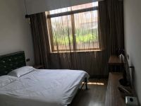 青岛圣地亚哥大酒店 - 园景大床房