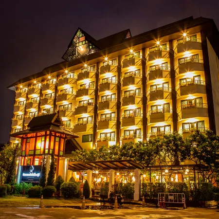 Asia Hotels Group (Poonpetch Chiangmai) Отели рядом со станцией Железнодорожная станция Чан Май