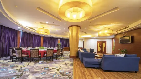 Mochou Lake International Hotel Отели рядом с достопримечательностью «Xianling Mausoleum»