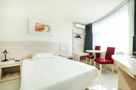 Jinjiang Inn Qingdao Development Zone Xiangjiang Road Subway Station Hotel