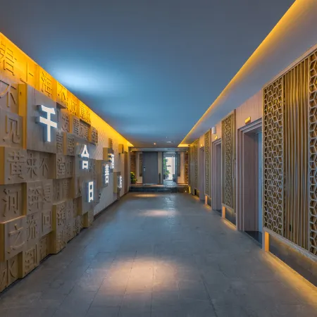 Qianhe Rishan River View Hotel