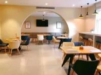 HanTing Hotel (Zibo Huantai Zhangbei Road Central Avenue)