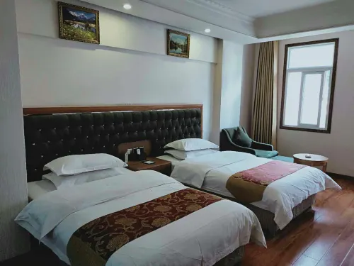 Jinchuan Hotel - Mountain view