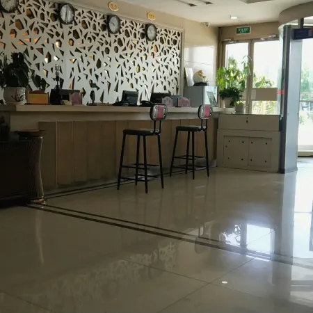 Super 8 Hotel (Hejing Swan Lake Road)