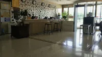Super 8 Hotel (Hejing Swan Lake Road)