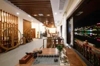 Xiqiao Night Language River View Homestay (Phoenix Ancient City Lijiang Branch) Hotels in Fenghuang