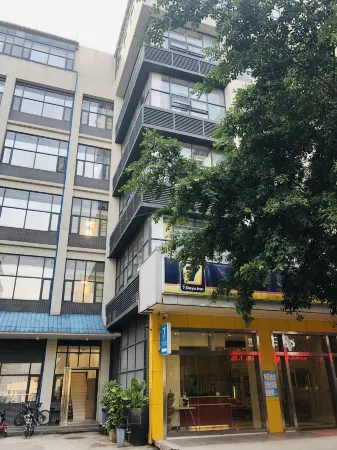 Siji Business Hotel (Guangzhou South Railway Station Huijiang Subway Station)
