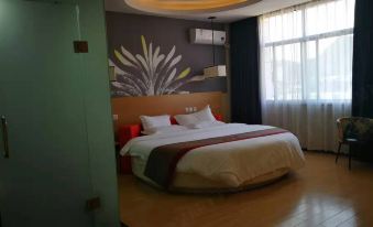 U Plus Hotel (Chongyi Donald Duck)