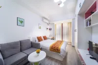 Journey Station Boutique Hotel Apartment (Wuhan Railway Station Happy Valley) - balcony