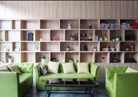 Yiyi Chain Hotel (Guanyun Longxi Century Homeland Shop)