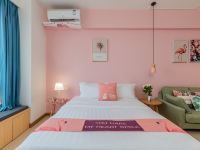 广州花开时艺术主题公寓 - 粉色梦乡大床房