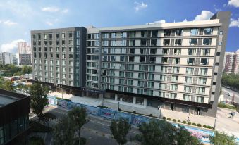 There is a large building with balconies on the side and an apartment at one end at Lavande Hotel (Beijing Changyang Metro Station)