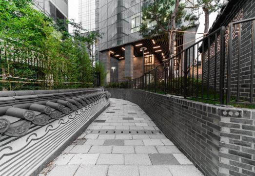 2. 나인트리 바이 ..