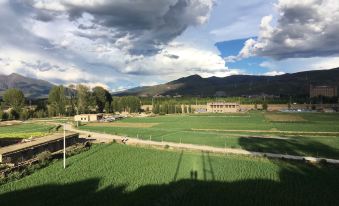 Daocheng Sanmao Homestay