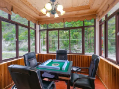 Jinuo Shanzhuang Hostel โรงแรมในเฮ่ยซุ่ย