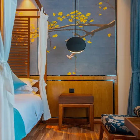 Dali left bank Qishe B & B (Dali Haijing Binhai Avenue store)