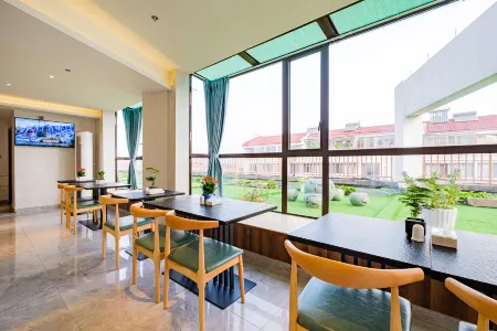 Qihe Lakeview Hotel (Jiaxing Nanhu Red Boat Branch) Отели рядом со станцией Jiaxing South Railway Station