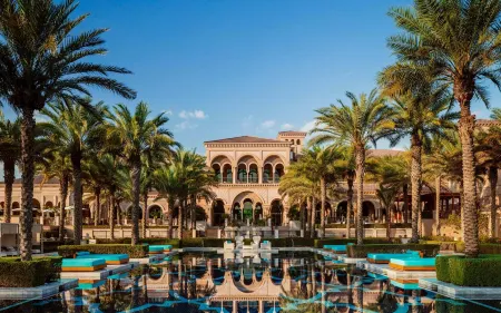 One&Only the Palm Отели рядом с достопримечательностью «The View Palm Jumeirah»