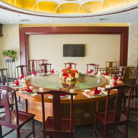 Fukang Sunshine Holiday Hotel
