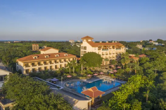South Bay Seaview Hotel of Weizhou Island Отели рядом с достопримечательностью «Great Palace»
