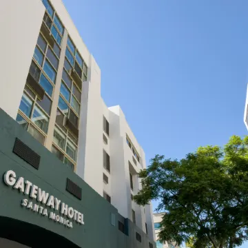 Gateway Hotel Santa Monica Отели рядом с достопримечательностью «Mt. Olive Lutheran Church»