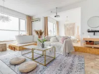 Floral Hotel·Qiyue Hotel (Qingdao Olympic Sailing Center May 4th Plaza store) Hotels in Qingdao