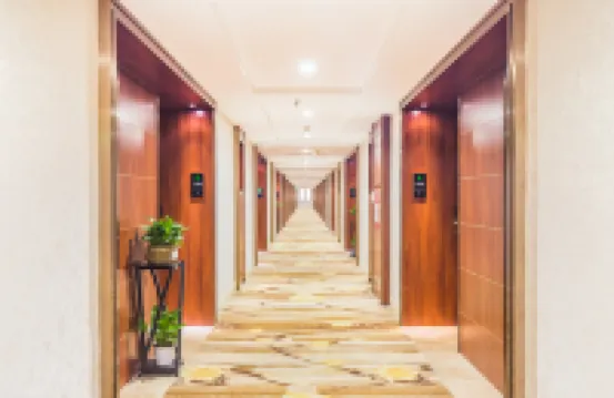 โรงแรมบิสซิเนส เฉียนถู (ซานชุย กวงชาง เตี้ยน)