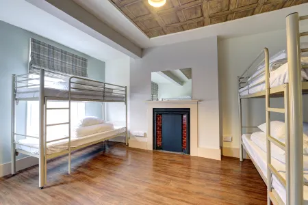 PubLove @ the Exmouth Arms, Euston Отели рядом с достопримечательностью «Хайгейтское кладбище»