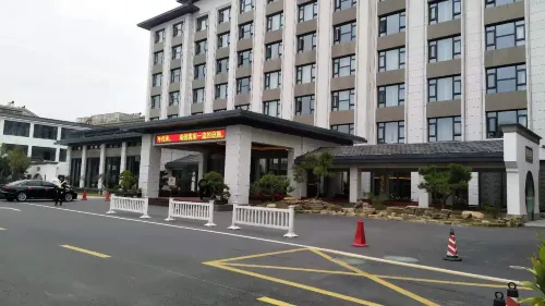 Nanyuan Hotel - parking