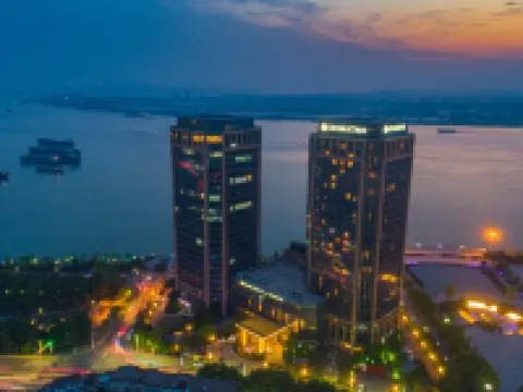 DoubleTree by Hilton Wuhu Hotels in Wuhu