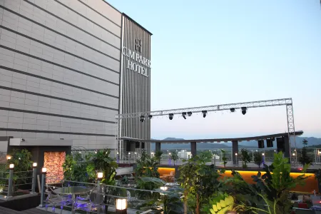 Cm Park Hotel