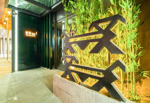 하얼빈 트루고호틸 호텔 서부기차역 지점의 현대적인 로비 전경