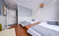 Smile Face Lane Long Time No See Yonth Hostle (Chengdu Wuhou Temple Commercial Area) - Hostellit