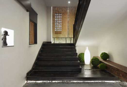 3. 루시 호텔 (창..