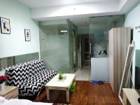 青岛自由空间度假公寓 - 温馨大床房