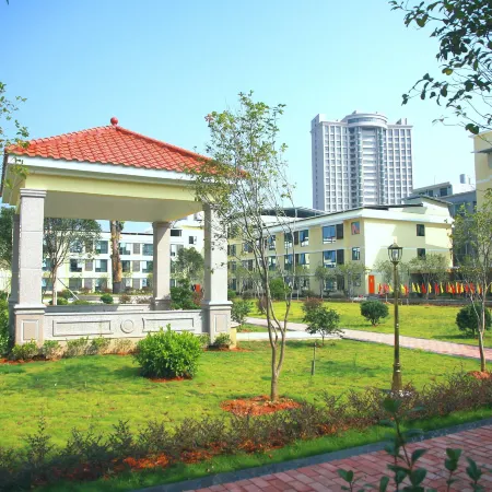 Vienna Hotel (Shaoguan Renhua Danxia Mountain Scenic Area Branch)