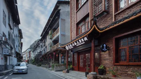 Floral Hotel · Zhangjiajie in the spring hotel (Wulingyuan National Forest Park store) Отели рядом с достопримечательностью «Bailong Elevator»