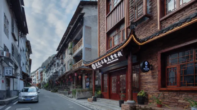 Floral Hotel · Zhangjiajie in the spring hotel (Wulingyuan National Forest Park store)