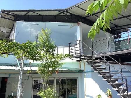 Baan Kim Lian Отели рядом с достопримечательностью «VR COMPUTER PHUKET»