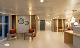 4. IHotel U..