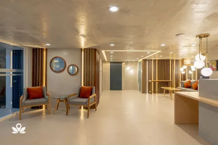 IHotel Uptown BGC Отели рядом с достопримечательностью «Эндеран Колледжес»