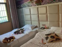 Yuanmou Coconut Forest Business Hotel