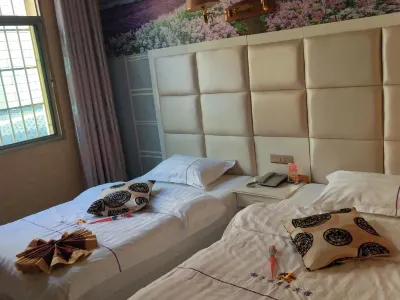 Yuanmou Coconut Forest Business Hotel Hotel dekat Langbapu Earth Forest (Xinhua Earth Forest)