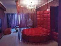 米兰时尚主题酒店(西安胡家庙万和城店) - 烈火红唇超级大圆床房B