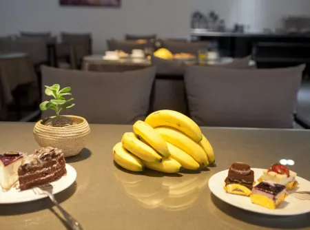 H' Life Hotel (Shenzhen Nanshan Metro Station) Отели рядом с достопримечательностью «Yeshi Ancestor Temple»