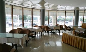 Milan Hotel (Yingkou Yuquan Moon Lake Park)