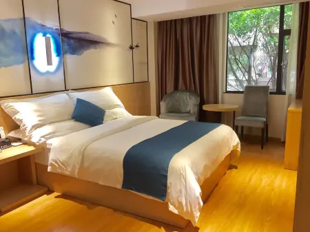 Hongcheng Hotel (Guangzhou Beijing Road Pedestrian Street Haizhu Square Subway Station)