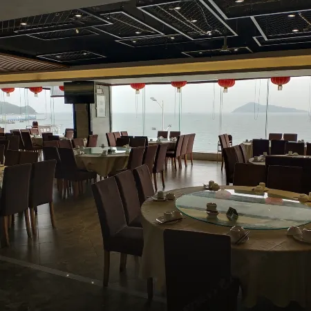 Junlin Seascape Holiday Hotel (Yangxi Shabawan Haitian Beach Branch)