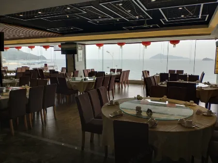 Junlin Seascape Holiday Hotel (Yangxi Shabawan Haitian Beach Branch)